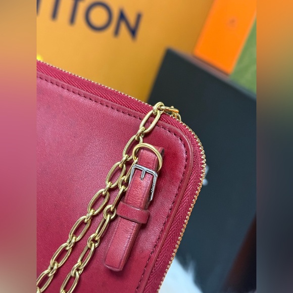 Auth CÈLINE Preowned Burgundy Leather Shoulder Bag with Gold Chain - Picture 15 of 17